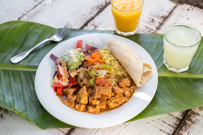 Tofu fajitas, fresh sides
