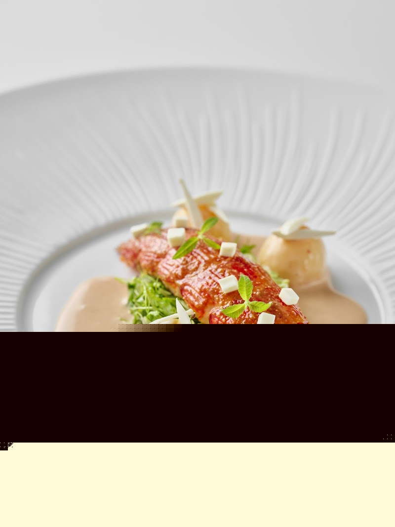 Refined plate, precise artistry